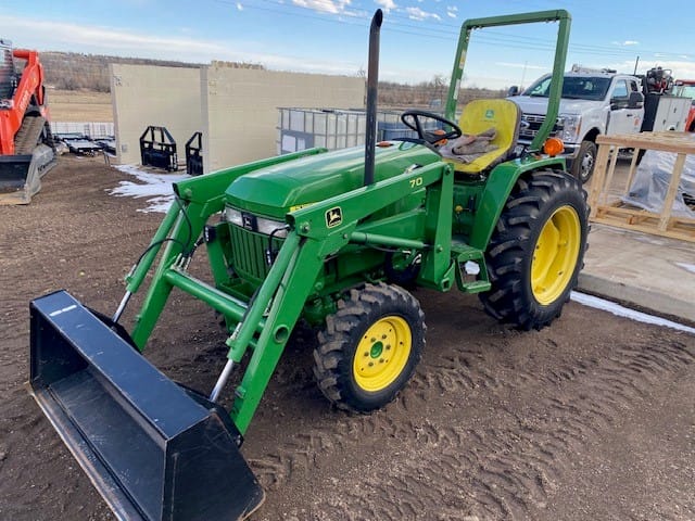 2000 JOHN DEERE 790